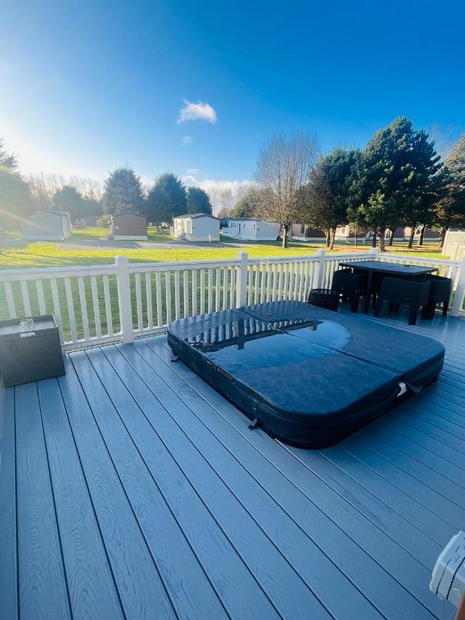 Bushmills Lodge With Hot Tub Thornton  Εξωτερικό φωτογραφία